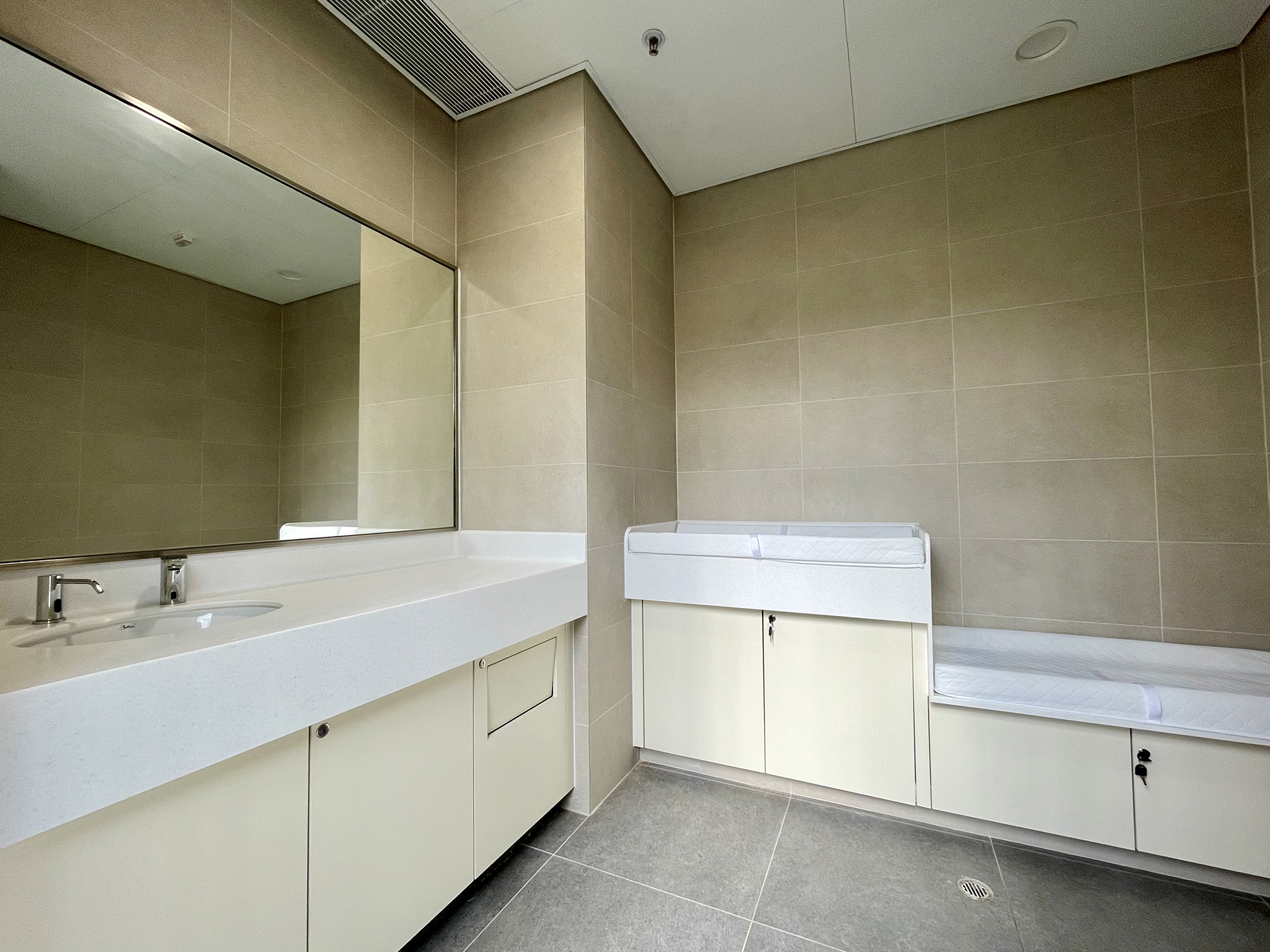Babycare Room on 1/F